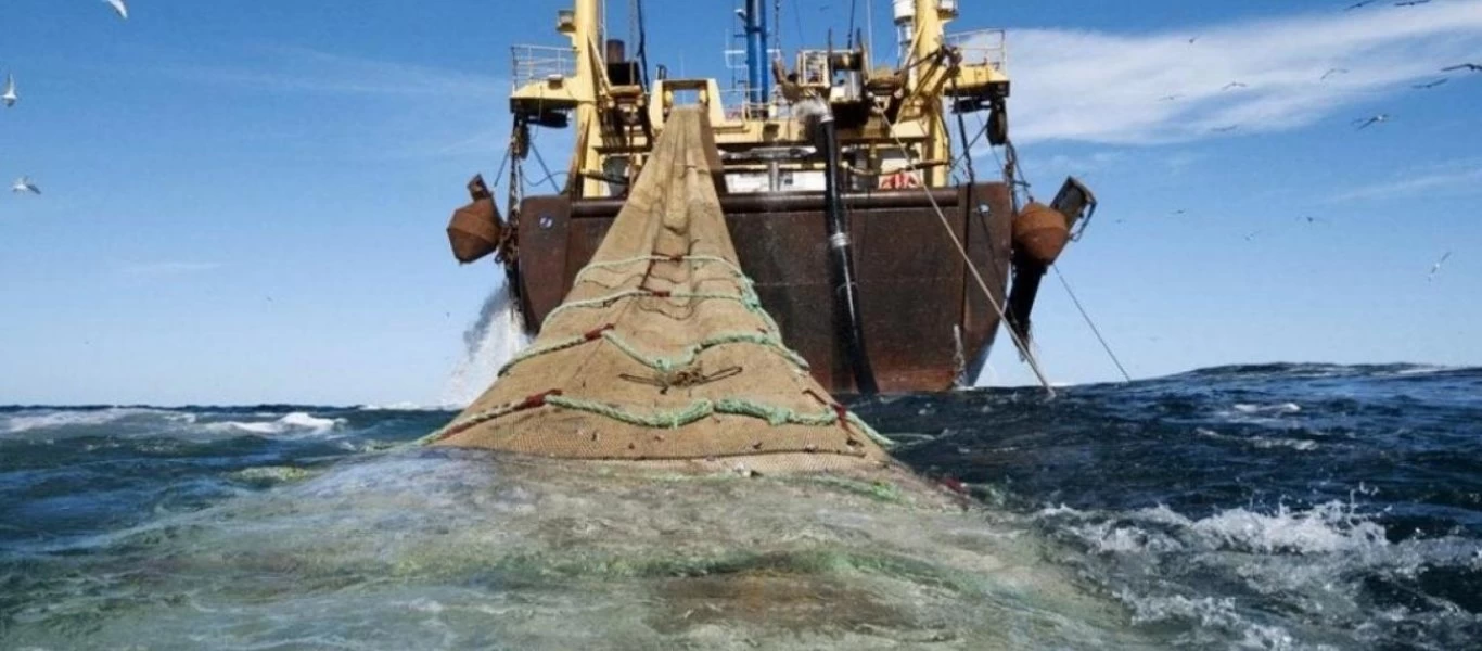 Εντός ελληνικών χωρικών υδάτων σε Ανθρωποφάγους και Φούρνους ψαρεύουν τα τουρκικά αλιευτικά!